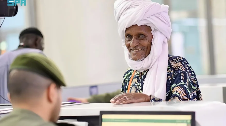 جوازات مطار الأمير محمد بن عبدالعزيز تستقبل أولى رحلات حجاج بنين