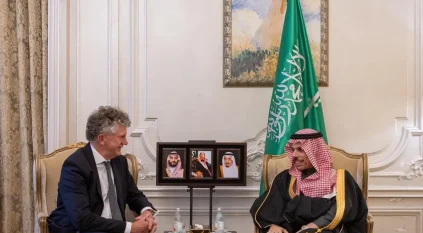 فيصل بن فرحان يلتقي مستشار الأمن القومي البريطاني