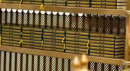 المصاحف في المسجد الحرام.. عناية متكاملة تُجسّد رعاية المملكة لرسالة القرآن الكريم