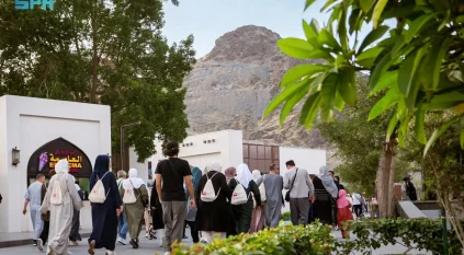 وفود ضيوف الرحمن يزورون حي حراء الثقافي بمكة المكرمة ويطّلعون على إرث الوحي والتاريخ الإسلامي