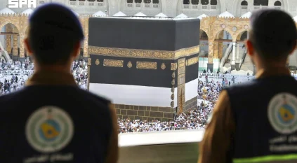 قوة الدفاع المدني بالحج تواصل جهودها الميدانية في المسجد الحرام وساحاته لخدمة ضيوف الرحمن
