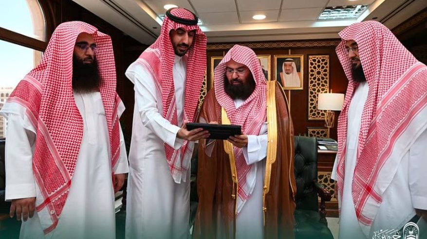 رئيس الشؤون الدينية يدشّن صفحة المزايا والخصومات لمنسوبي المسجد النبوي