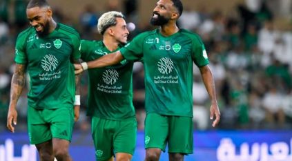 الأهلي يتغلب على الفتح بثلاثية في دوري روشن