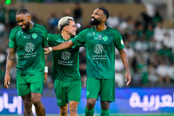 الأهلي يتغلب على الفتح بثلاثية في دوري روشن