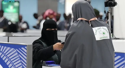 جوازات مطار الأمير محمد بن عبدالعزيز تستقبل أولى رحلات حجاج نيجيريا