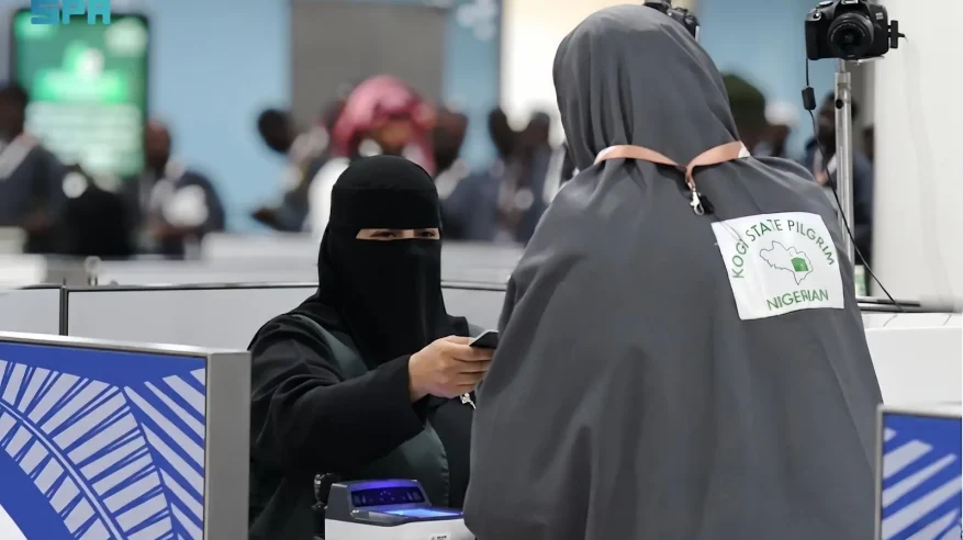 جوازات مطار الأمير محمد بن عبدالعزيز تستقبل أولى رحلات حجاج نيجيريا