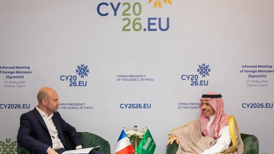 فيصل بن فرحان يستعرض العلاقات الثنائية مع وزير خارجية فرنسا