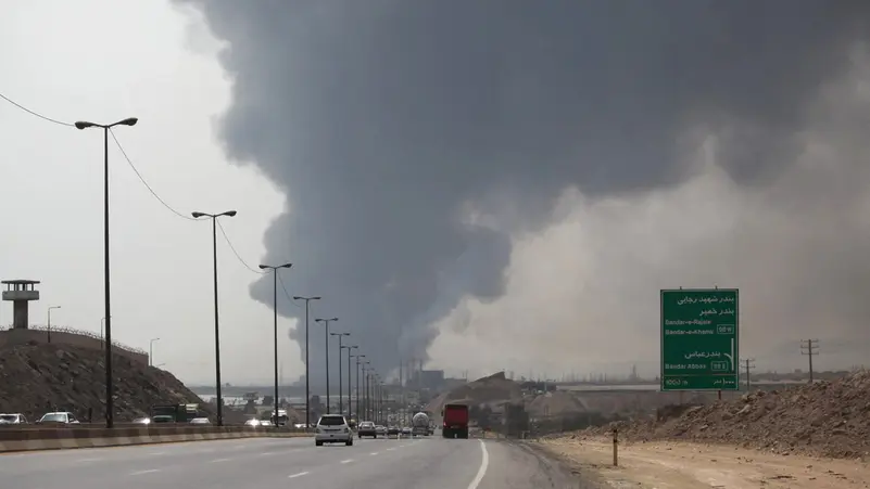 الجيش الأمريكي يقصف بندر عباس وميناء قشم في إيران