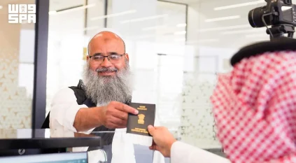 جوازات مطار الملك خالد تنهي إجراءات مغادرة ضيوف الرحمن