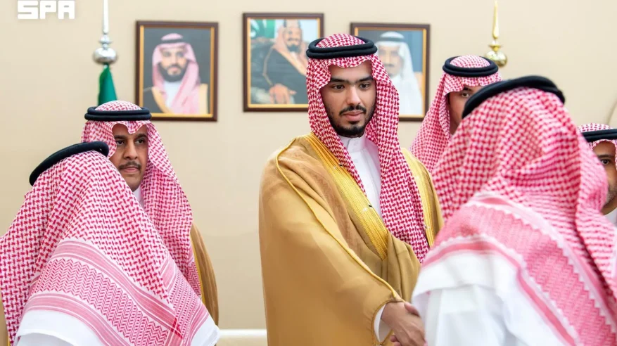 راكان بن سلمان يستقبل وكيل المحافظة وموظفيها المهنئين بعيد الأضحى
