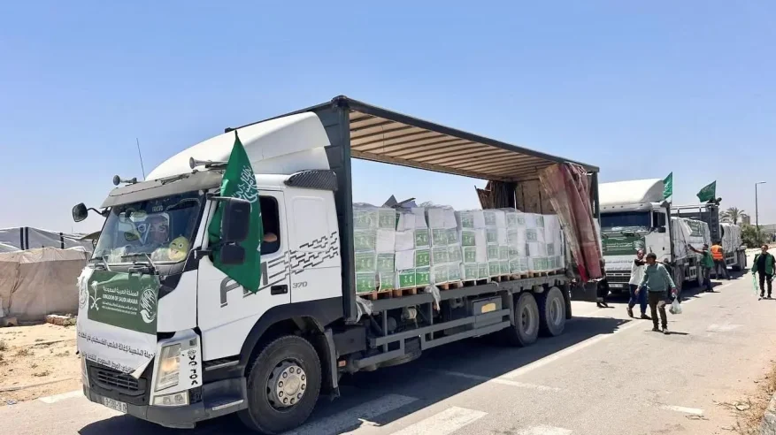 وصول قافلة مساعدات إنسانية مقدمة من مركز الملك سلمان للإغاثة إلى قطاع غزة