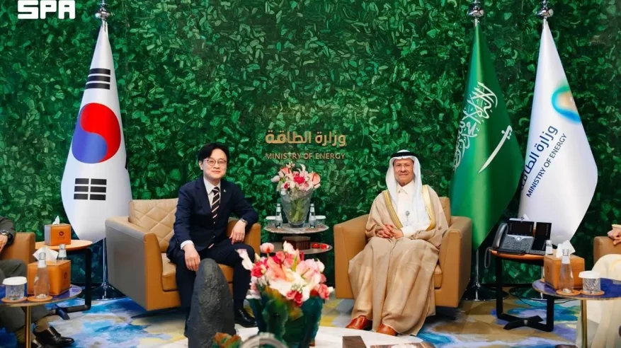 عبدالعزيز بن سلمان ووزير التجارة الكوري يوقعان مذكرة تفاهم في مجال الطاقة