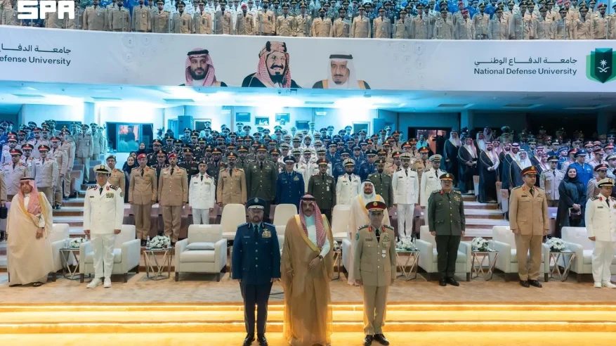 نيابةً عن وزير الدفاع.. “بن عياف” يرعى حفل تخريج دارسي جامعة الدفاع الوطني بوزارة الدفاع