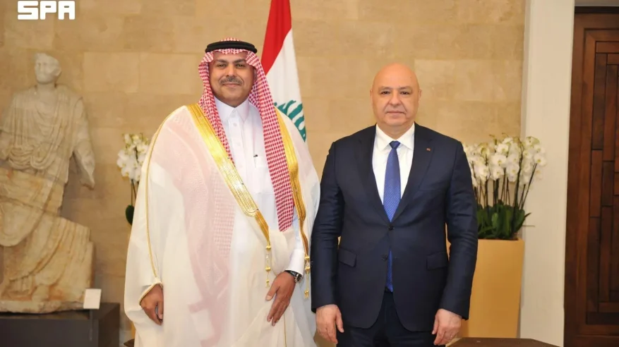 السفير الدوسري يُسلم أوراق اعتماده للرئيس اللبناني
