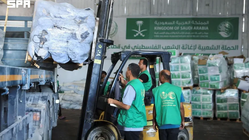 وصول قافلة مساعدات جديدة مقدمة من مركز الملك سلمان للإغاثة إلى قطاع غزة