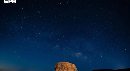 ذراع مجرة درب التبانة يزيّن سماء الحدود الشمالية في ذروة موسم الرصد الصيفي