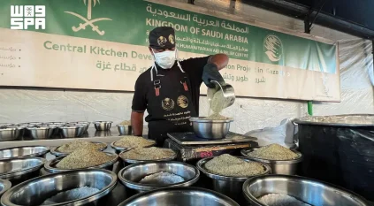سلمان للإغاثة يواصل توزيع الوجبات الغذائية الساخنة وسط وجنوب قطاع غزة