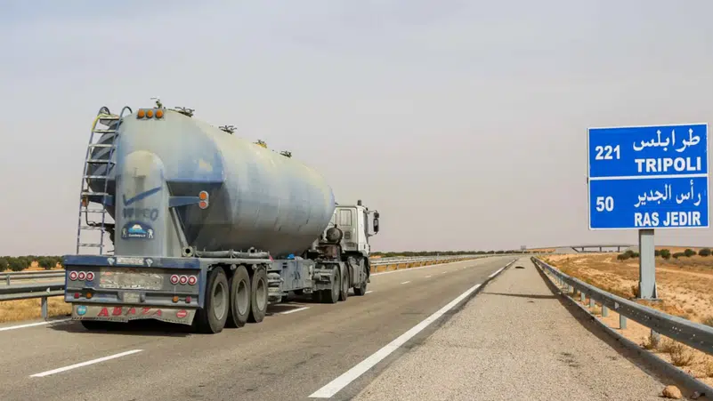 ليبيا.. حبس مسؤولين بارزين في قطاع النفط بتهم فساد