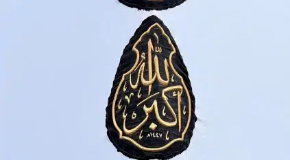الصمديات والقناديل.. زخارف إسلامية تنسج على كسوة الكعبة لوحة من الجمال والإتقان