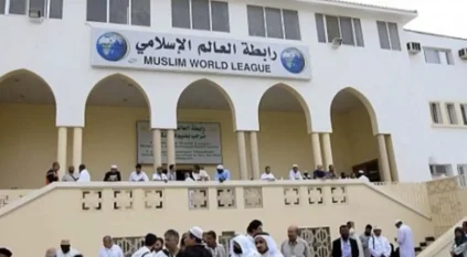 رابطةُ العالم الإسلامي تدين استهداف ميليشيا الحوثي الإرهابية سفينة سعودية