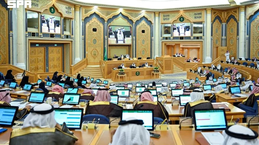 مجلس الشورى يطالب بضوابط للتحقق العمري لمنصات التواصل وتعزيز التطوير المهني في التعليم