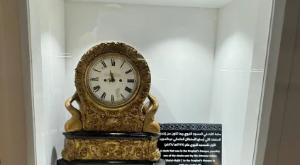 ساعة تاريخية في معرض عمارة الحرمين الشريفين.. شاهد على العناية بالحرمين