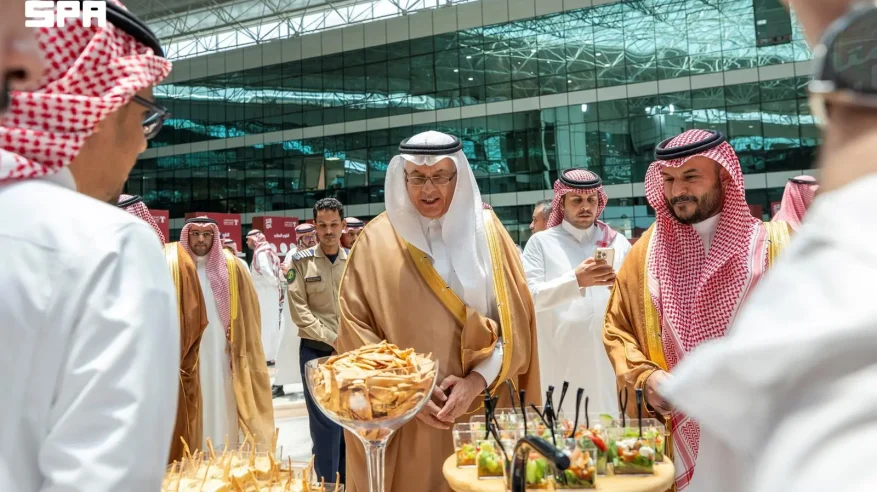 وزير البيئة يدشن حملة “بالتمر أبرك” لتعزيز حضور التمور في الأطباق الغذائية بالمملكة