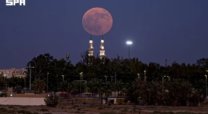 القمر الكامل لشهر يوليو يزيّن سماء الحدود الشمالية