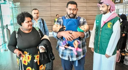 إنفاذًا لتوجيهات الملك سلمان وولي العهد.. وصول التوأم الملتصق الفيجي جيسيبيل وديسيسيا إلى الرياض