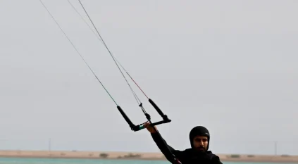 الكايت سيرف.. رياضة بحرية تعزز سياحة المغامرات على سواحل المملكة