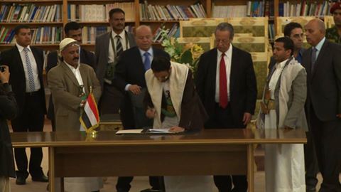 الرئيس اليمني يوقع اتفاقاً لطي الصفحة الأليمة مع الحوثي