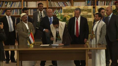 الرئيس اليمني يوقع اتفاقاً لطي الصفحة الأليمة مع الحوثي