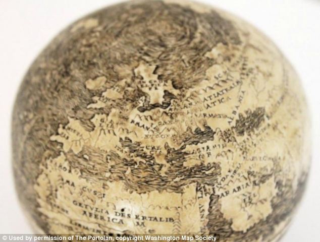 بالصور.. أول كرة أرضية جغرافية في العالم محفورة على بيض نعام