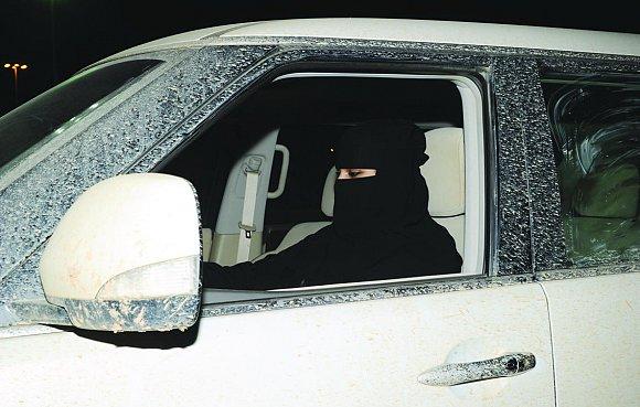 الداخلية تحذر من دعوات قيادة المرأة للسيارة وتؤكد الحزم والقوة في معاقبة المخالفين