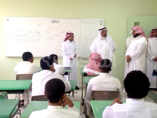 بالصور.. نائب وزير التربية يتفقد مدارس الرياض