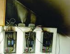 ماس كهربائي يتسبب في حريق بابتدائية طويق بحي السفارات
