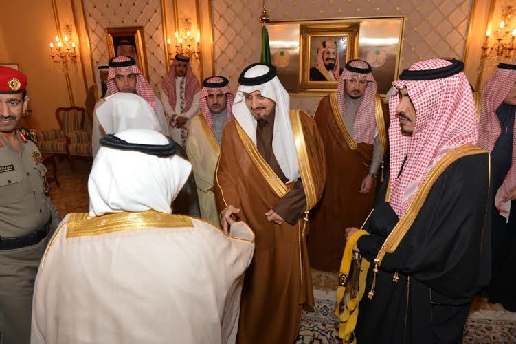 أمير عسير: تلمّسوا الأسر المعوزة وابحثوا عنها