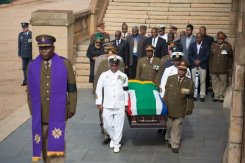 نقل جثمان مانديلا لمقر الحكومة لإلقاء النظرة الأخيرة