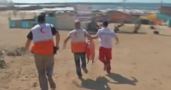 بالفيديو.. لحظة استشهاد (4) أطفال على شاطئ غزة