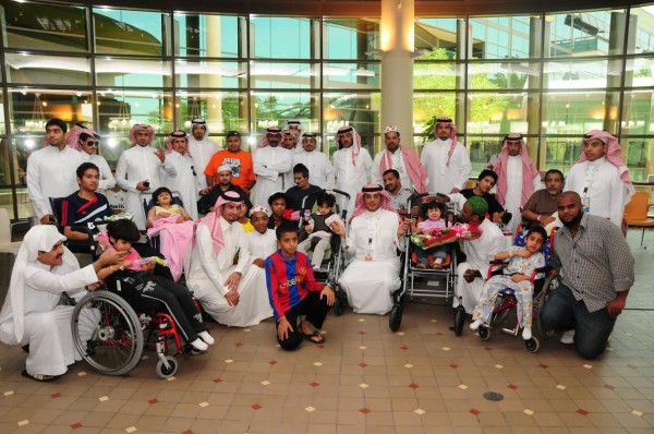 أمانة الرياض تعايد المرضى في المستشفيات بآلاف الهدايا