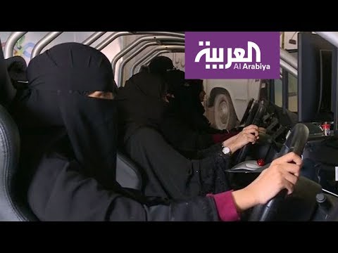 بالفيديو.. جامعيات بجدة يتدربن على قيادة السيارات افتراضياً