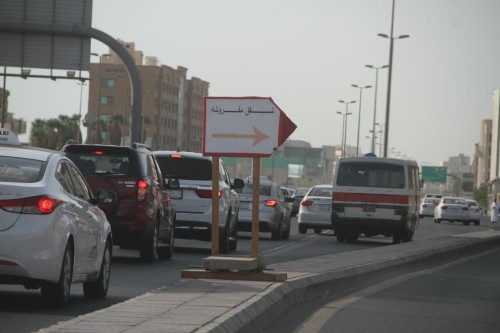 بالصور.. مالك شقق مفروشة يخالف الأنظمة بلوحات دعائية