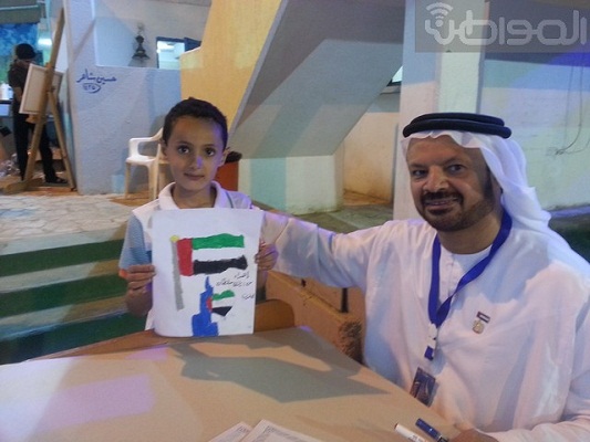 شاهد بالصور..ماذا قدم طفل للوفد الإماراتي في مهرجان”أبها يجمعنا”؟