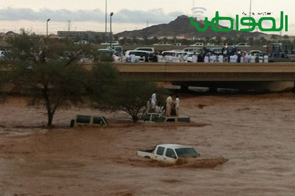 بالصور.. احتجازات في أمطار وسيول حائل