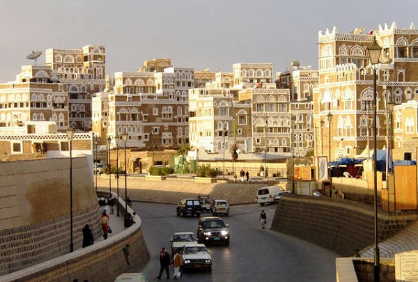 الخوف ينكسر.. موظّفو صنعاء يباغتون الانقلاب في معاقله