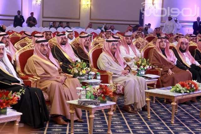 بالصور.. أمير الرياض يزف 100 شاب بـ “إنسان”