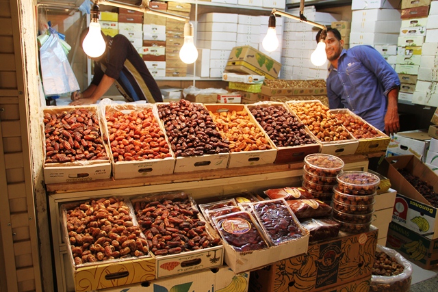 سوق التمور يتصدر عمليات البيع والشراء في رمضان