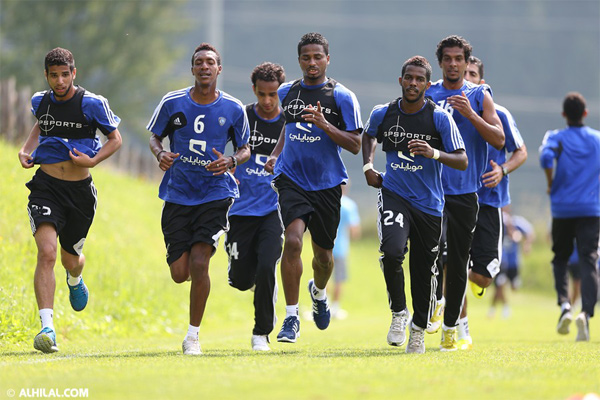 لاعبو الهلال يواصلون تدريباتهم بعد عودتهم من “العين”