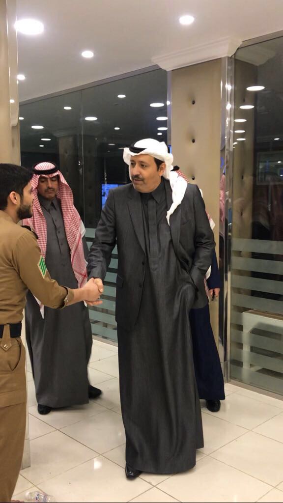 بالصور.. أمير الباحة يفاجئ الشرطة والدفاع المدني ويَطَّلِع على سير العمل