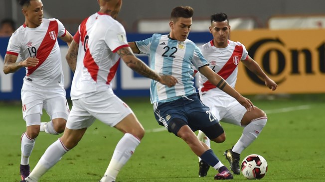 الأرجنتين تصارع بيرو على بطاقة مونديال روسيا